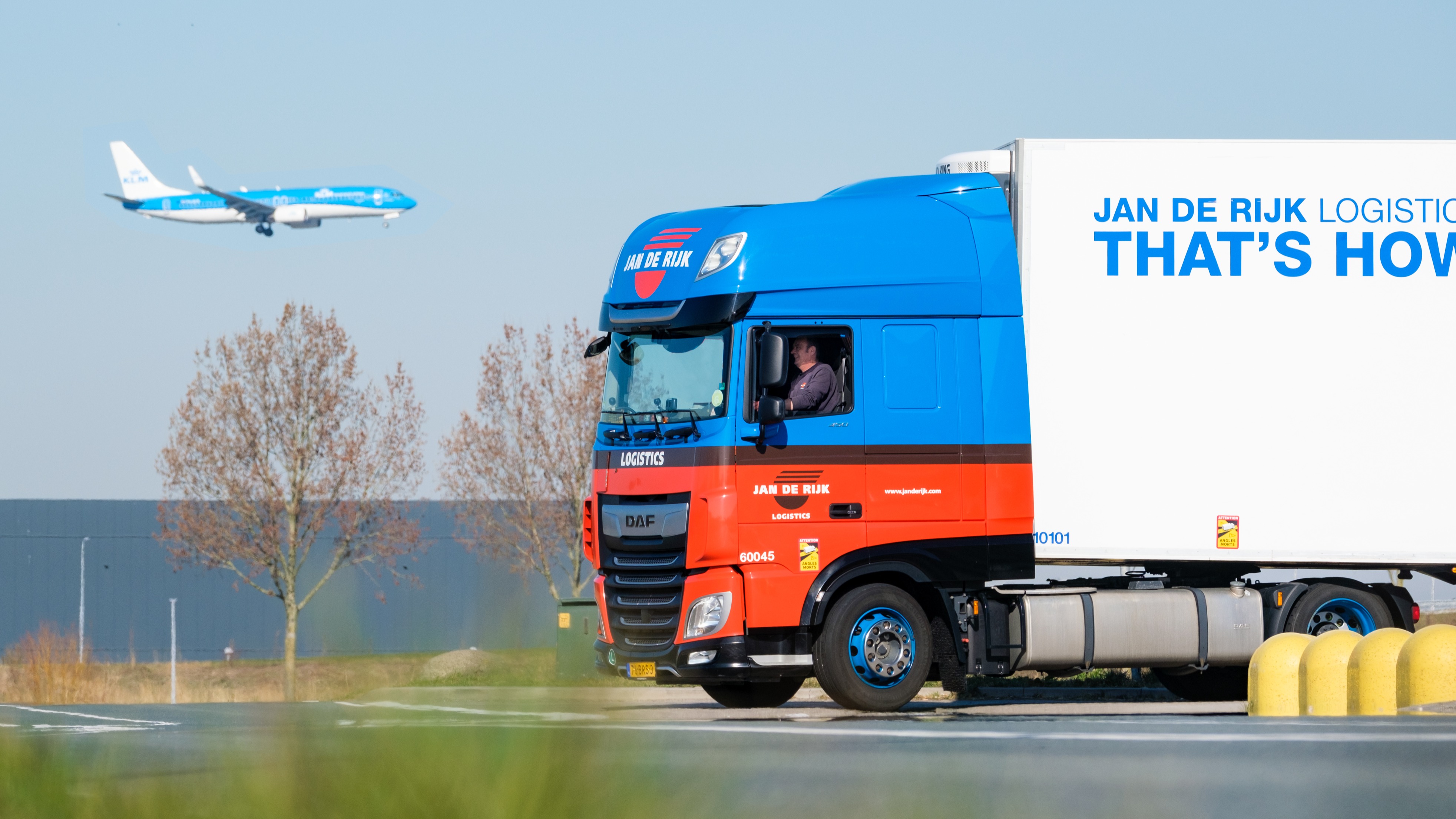 HOW DO YOU KEEP AIR CARGO MOVING ON THE GROUND WHEN TIMING, SECURITY AND VISIBILITY ALL MATTER?