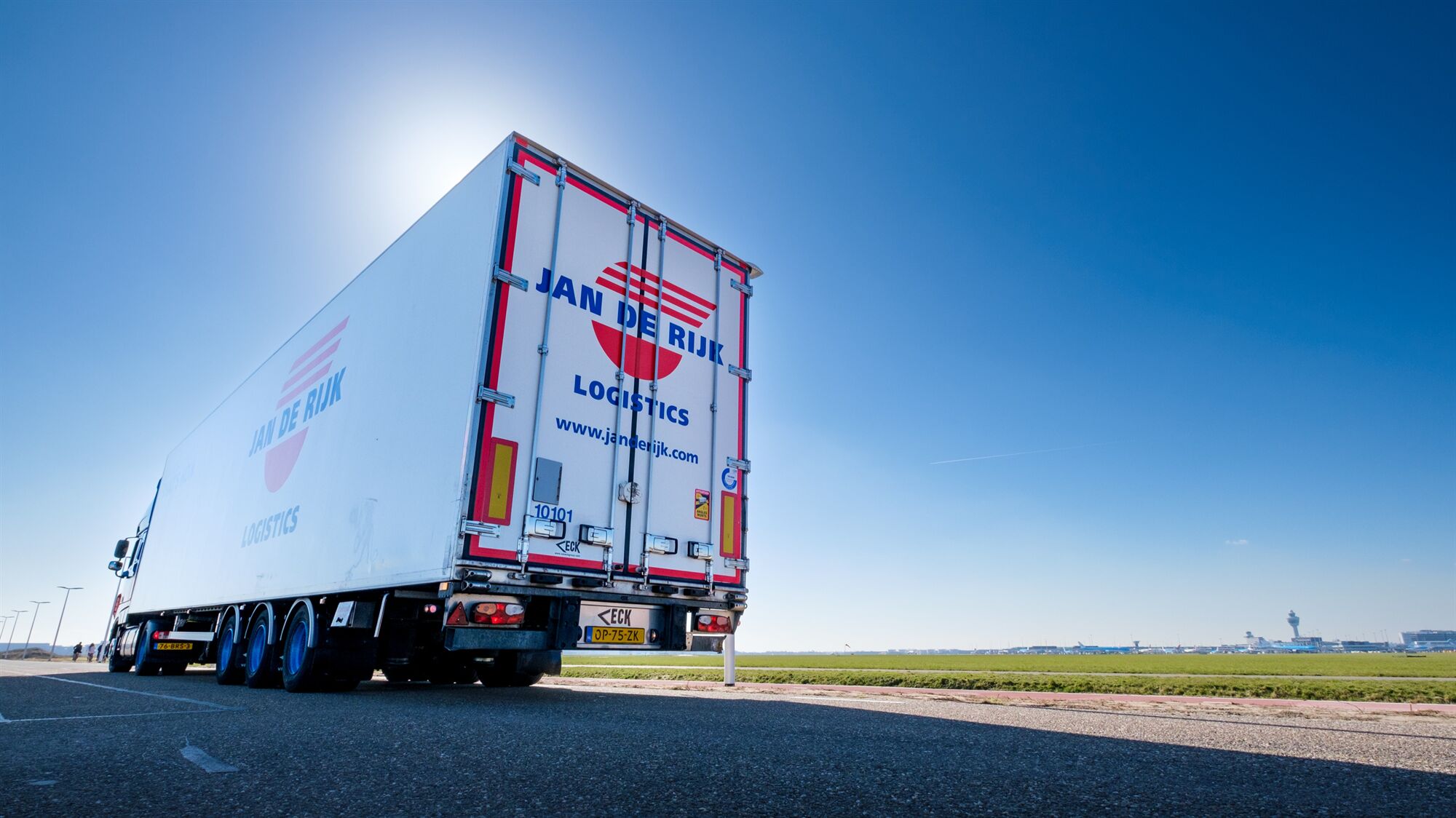 HOW DO YOU KEEP TRANSPORT MOVING WHEN EVERY FLOW HAS ITS OWN PRESSURE?