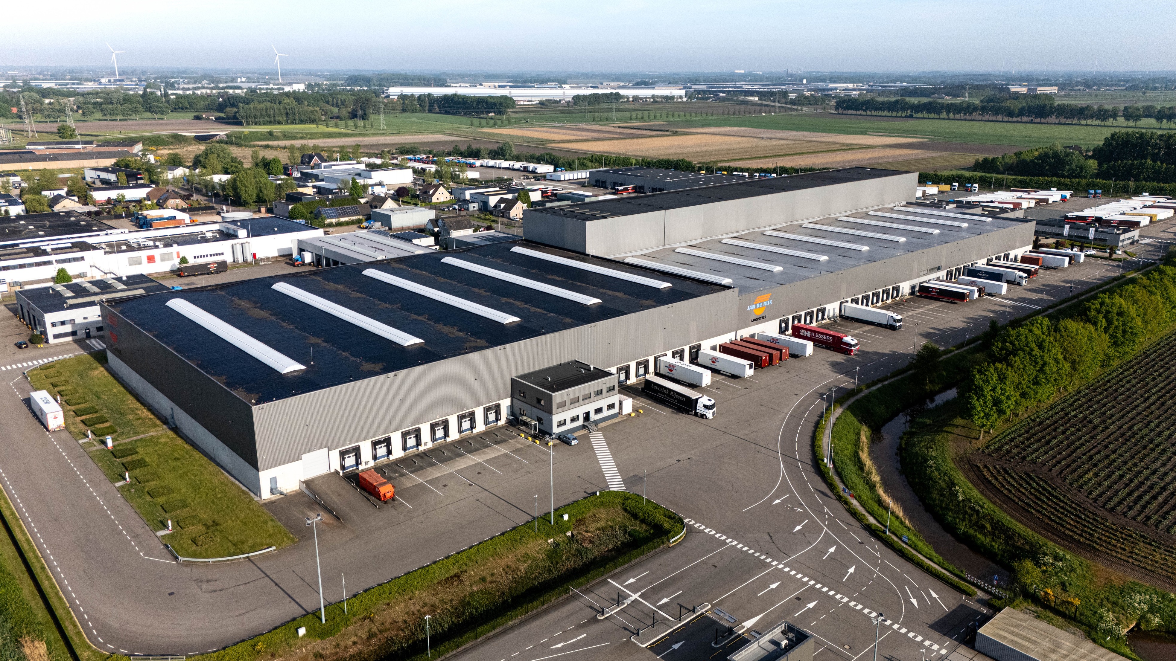 HOW DO YOU GET FAST ANSWERS IN A COMPLEX LOGISTICS OPERATION?