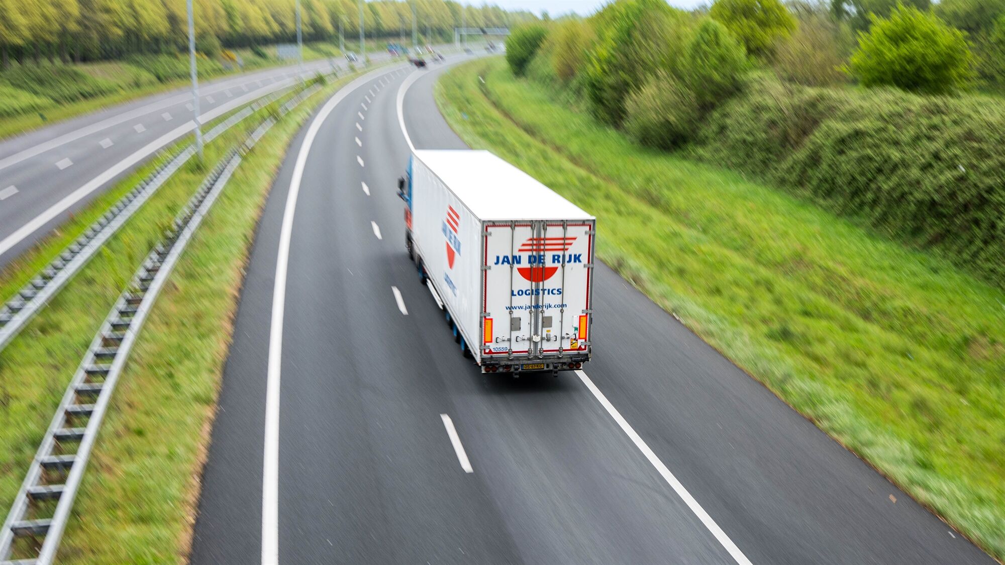 HOW DO YOU KEEP EUROPEAN LOGISTICS CONNECTED WHEN EVERY LINK HAS TO WORK?